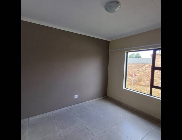 2 BEDROOM TOWNHOUSE TO LET IN RIVERSDALE